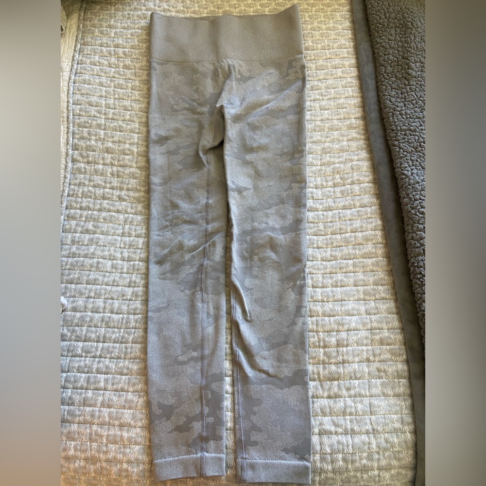Light gray subtle camo print leggings, size S, worn once